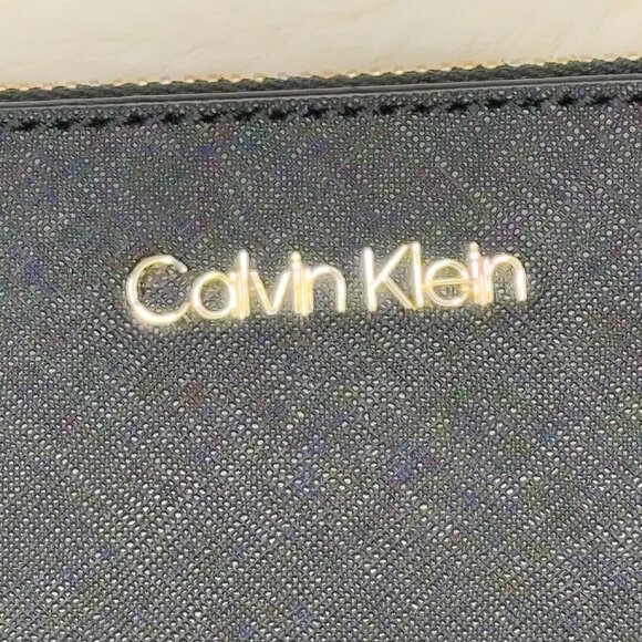 Calvin Klein Black Faux Saffiano Leather Zip Wristlet Clutch Wallet EUC - Picture 4 of 16